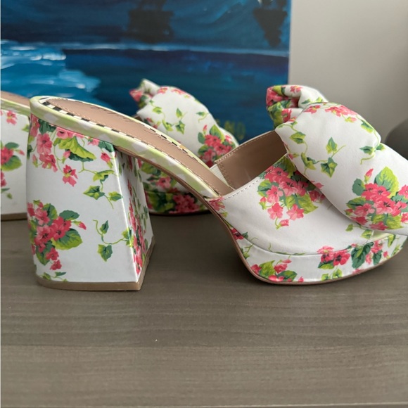 Betsy Johnson Floral fabric bow heels - Picture 2 of 10